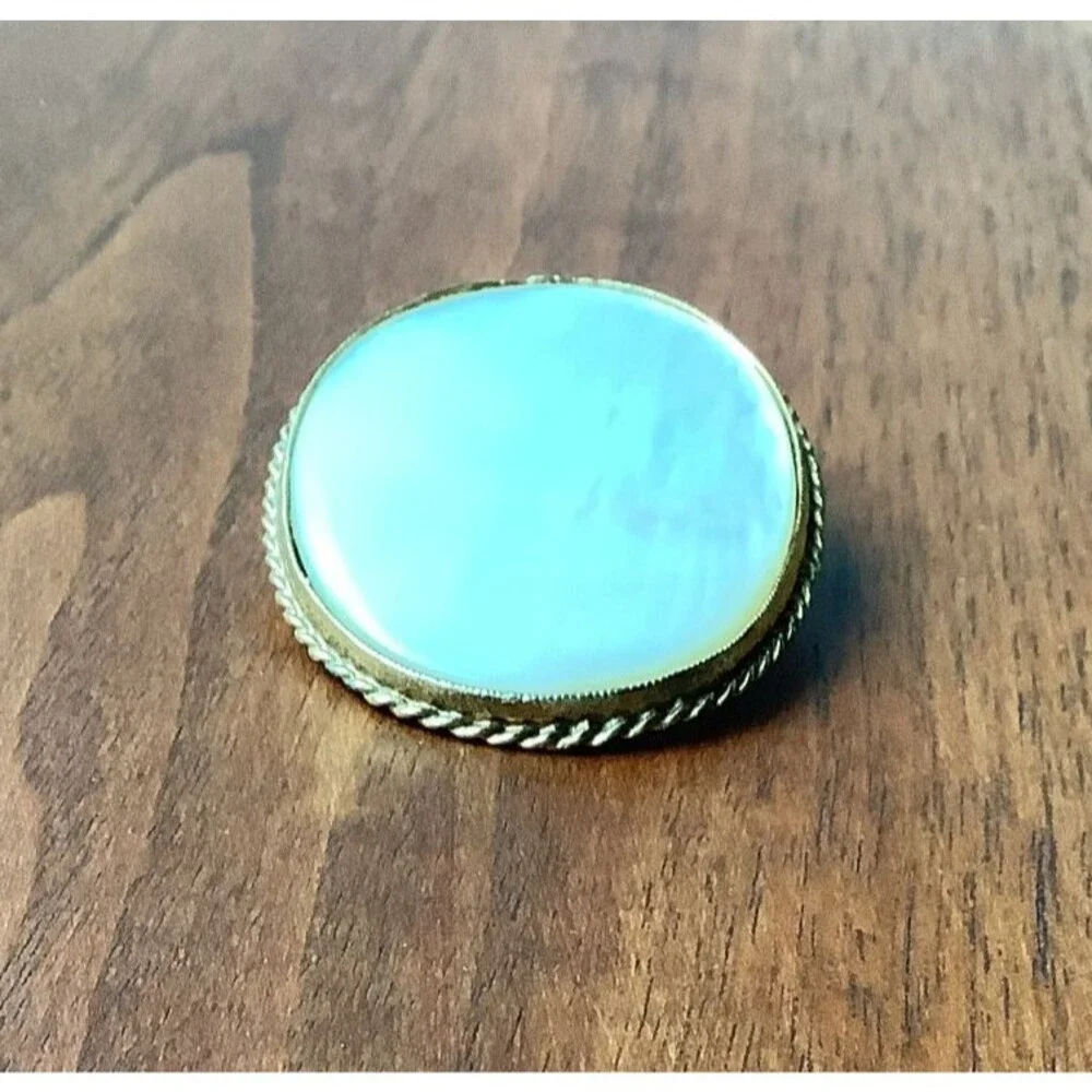Unbranded vintage oval